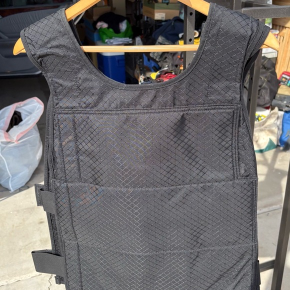 Black Cooling Vest for Men - Picture 2 of 4